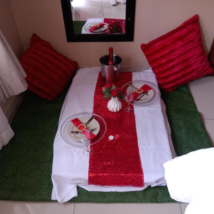 Suits Guest House & Bar Carletonville Exterior foto
