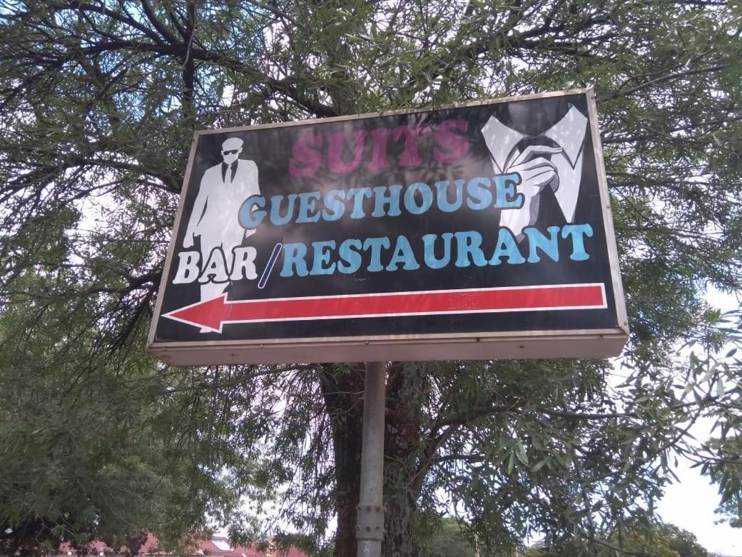 Suits Guest House & Bar Carletonville Exterior foto